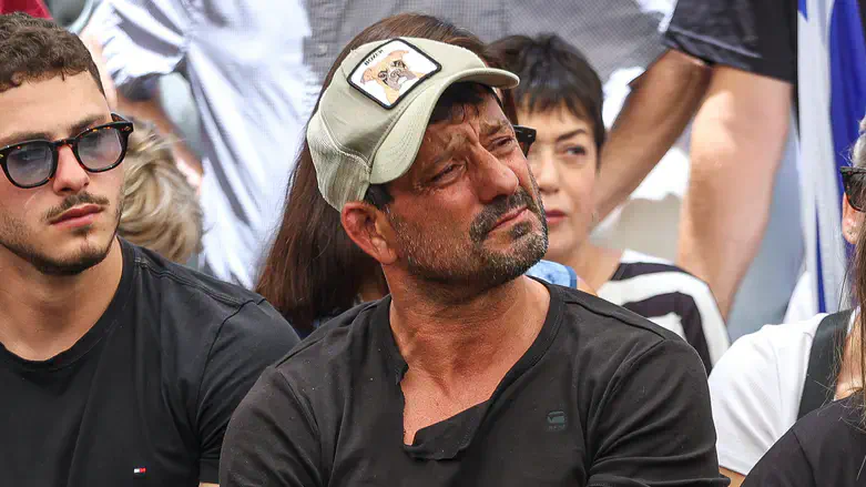 אורן סמדג'ה בהלווית בנו