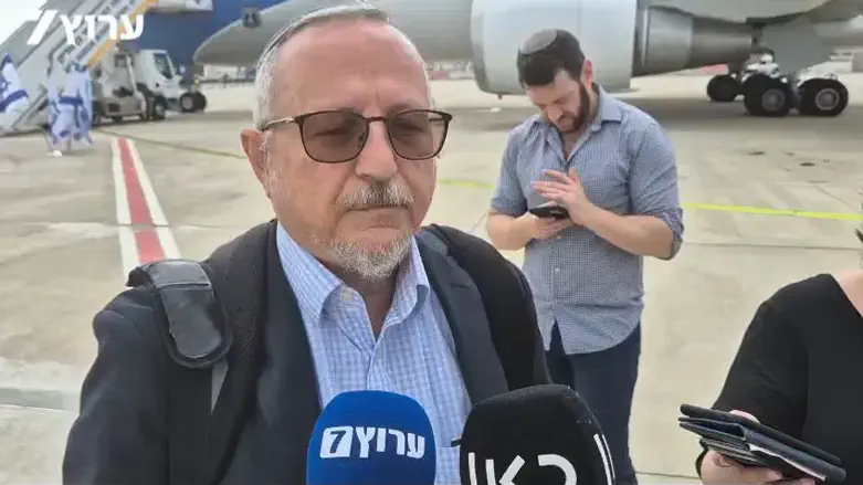 Иегошуа Шани перед вылетом в Вашингтон