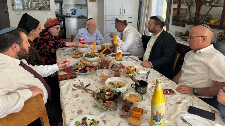 המפגש אצל הרב ליאור