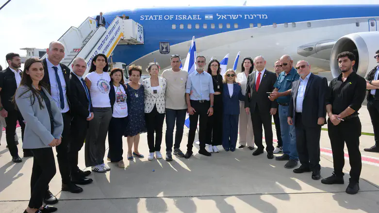 נתניהו עם משפחות החטופים
