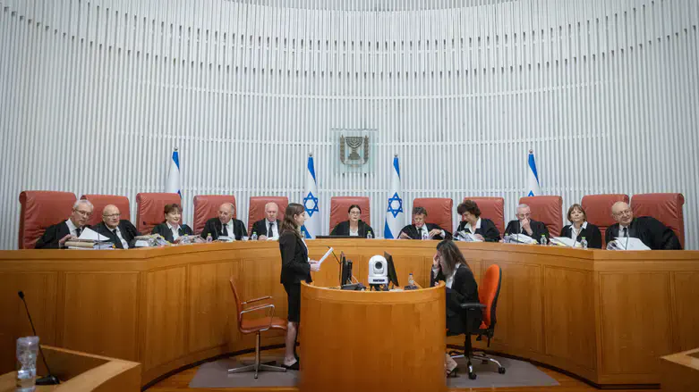 הרכב מורחב של בג"ץ בעת דיון בחוקי הרפורמה