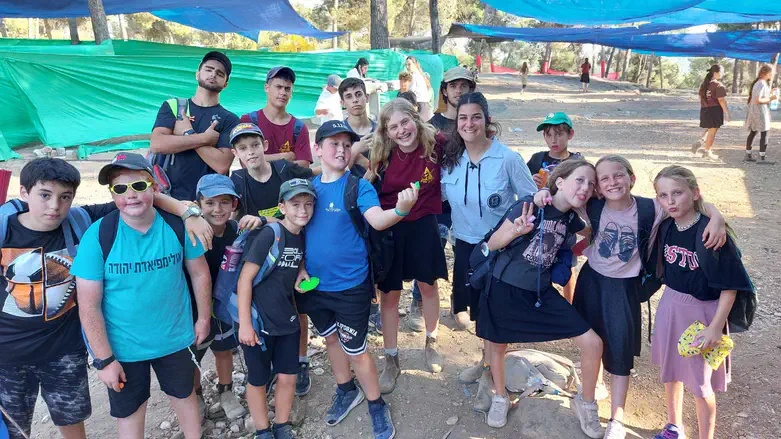 חניכים במחנה של בני עקיבא