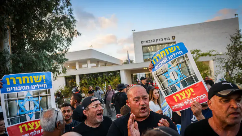 אפשר לנהל חקירה, אבל לא בעיתוי שיוצר תחושת רדיפה של חיילי צה"ל. האירועים בבית ליד