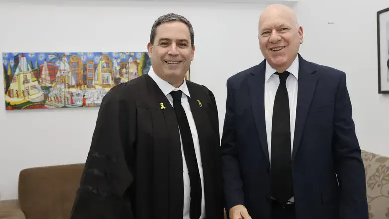 השופט פוגלמן ועו"ד בכר