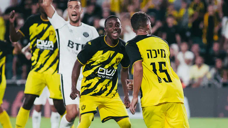 שחקני ביתר הערב מול חדרה. פתחו בניצחון