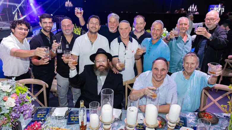 מרימים כוסית ביום ההילולה