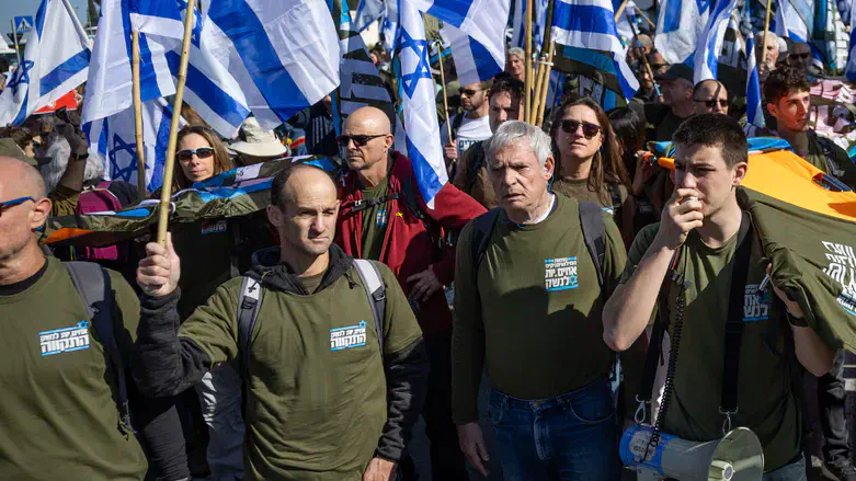 הפגנת אחים לנשק