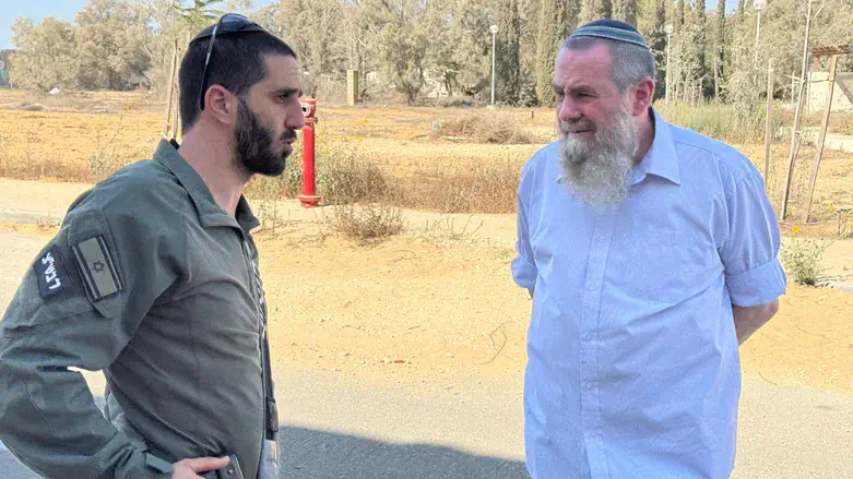 אבי מעוז במהלך הסיור