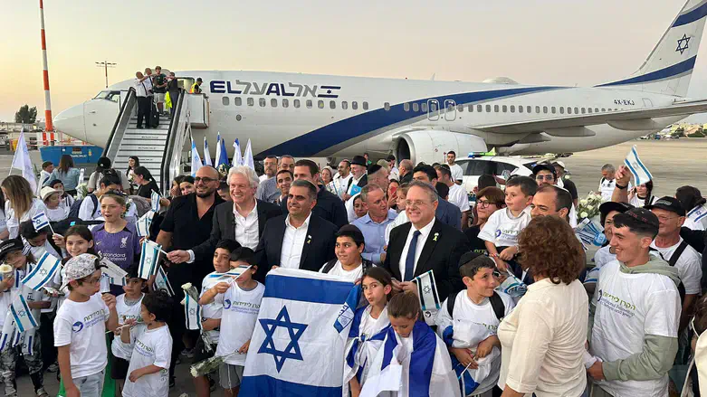 New olim arrive in Israel