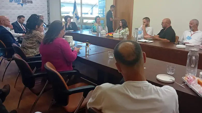 המשפחות בפגישה עם סיעת עוצמה יהודית
