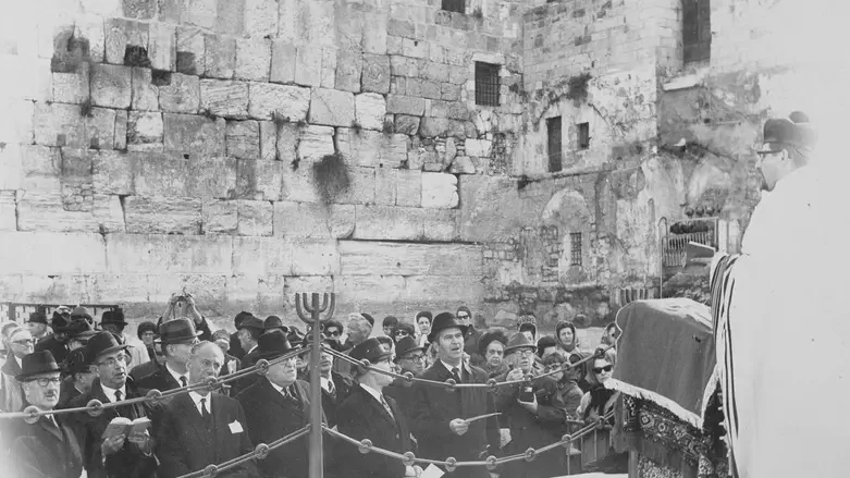 Tisha B'av in the early years of statehood