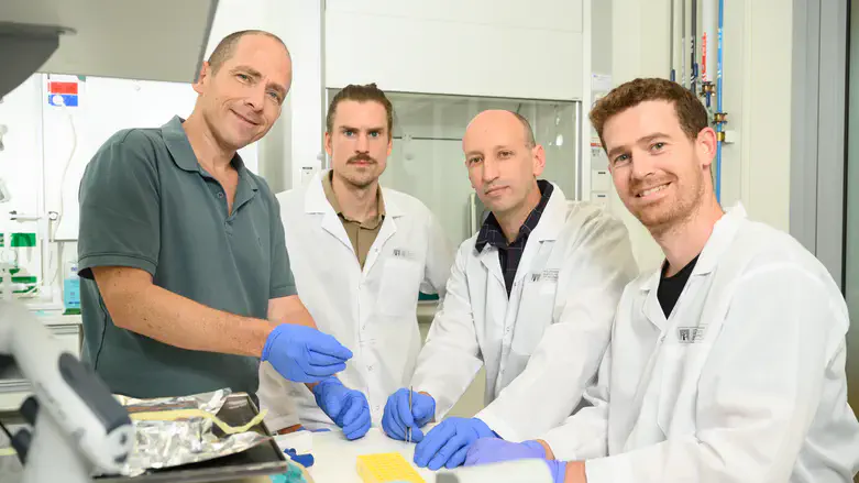 L-R: Prof. Shalev Itzkovitz, Dr. Rouven Hoefflin, Dr. Oran Yakubovsky and Dr. Yotam Harnik