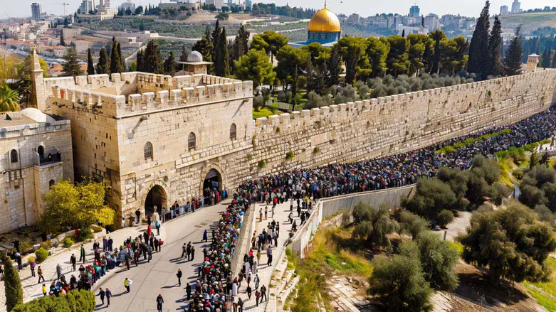 רבבות סביב שערי העיר העתיקה