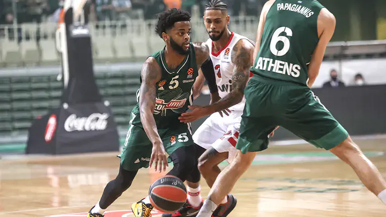 מייקון במדי פנאתינייקוס היוונית