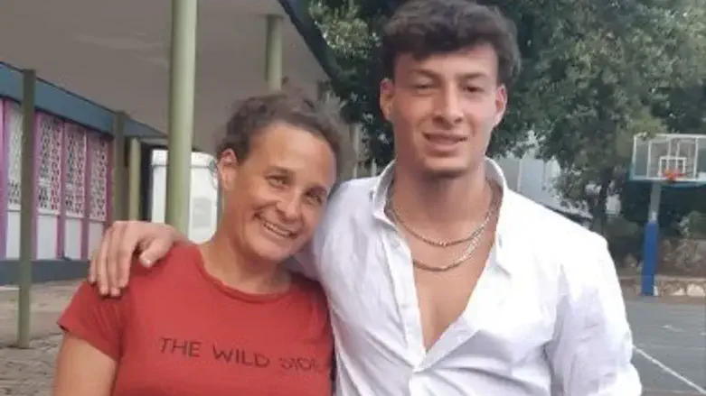 עומר ז"ל עם אימו