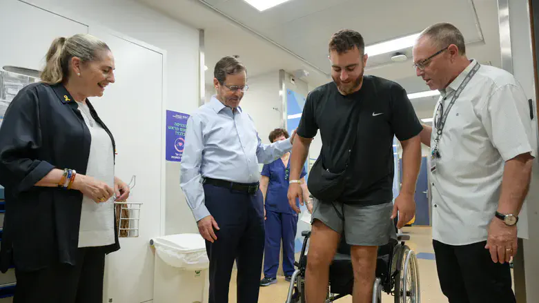 הרצוג בביקור הפצועים