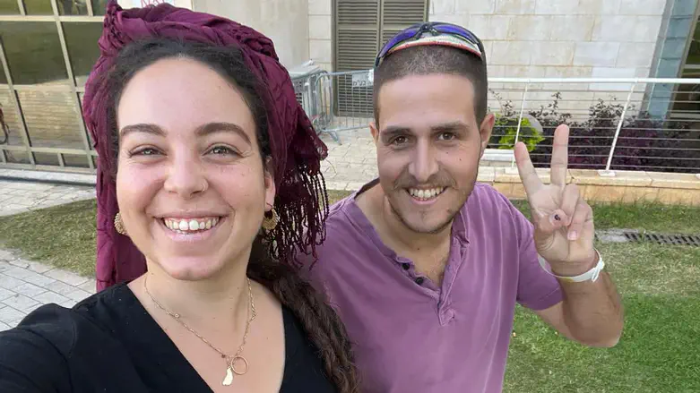 אלקנה נוה ואשתו