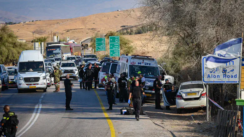 זירת הפיגוע שבו נרצח יהונתן דויטש הי"ד, סמוך לצומת מחולה