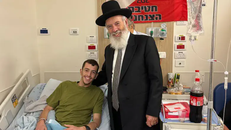 Rabbi Igra (right) with his grandson (left)