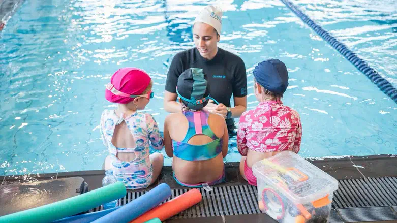 שיעור שחייה