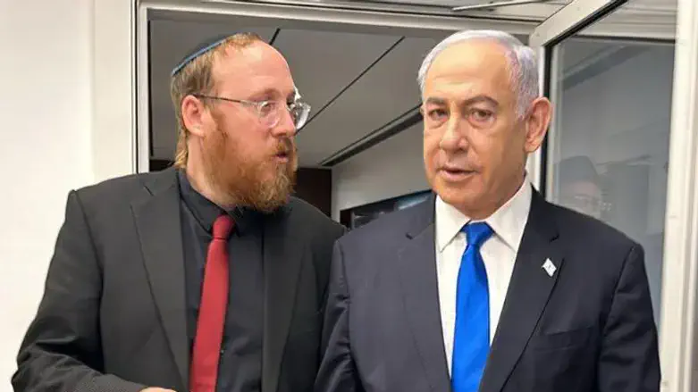 קרומבי עם נתניהו