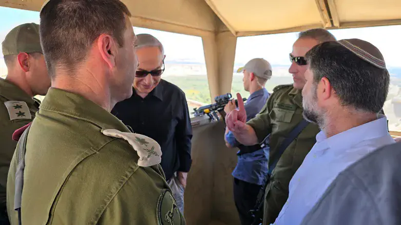 השר סמוטריץ' במהלך הסיור