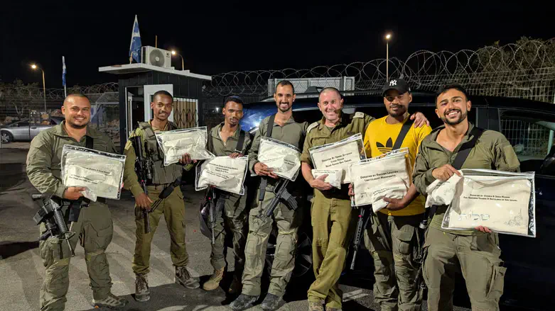 החיילים עם התפילין