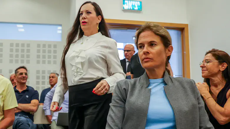 טלי גוטליב ושקמה ברסלר בדיון