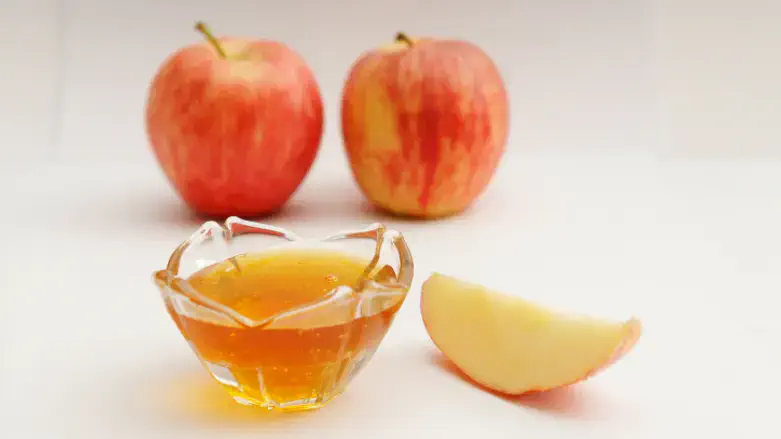 השנה אתחבר יותר לבקשה שתתחדש עלינו שנה מתוקה. אילוסטרציה