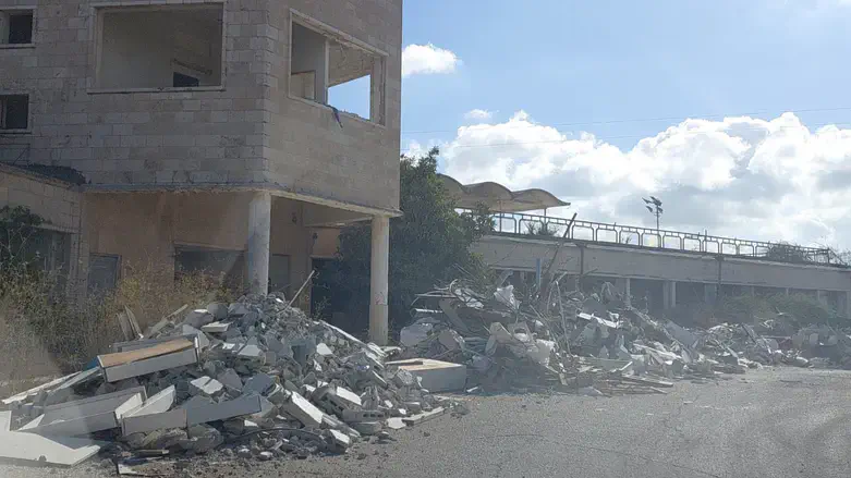 ערמות האשפה סביב אתר שדה התעופה