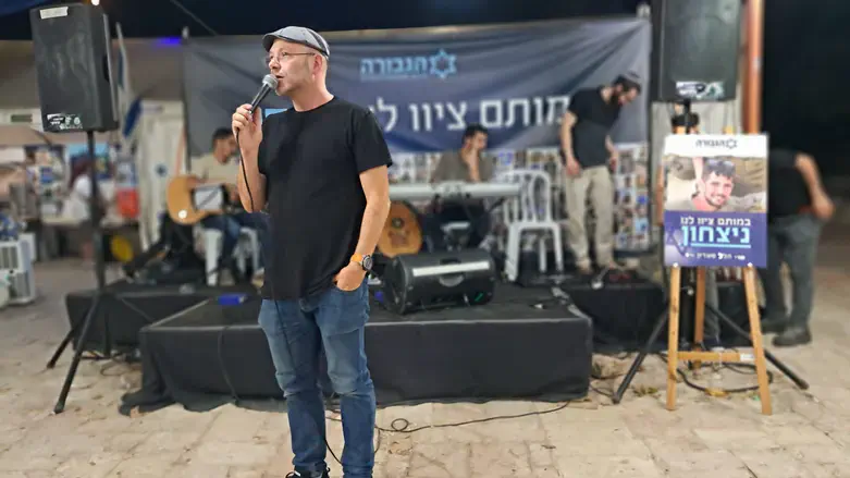 נעם יעקובסון במאהל הגבורה