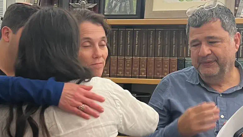 שקד מנחמת את הוריו של סרן דניאל מימון טואף