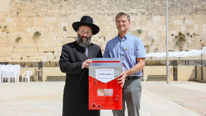 Rabbi Shmuel Rabinowitz and David Laron