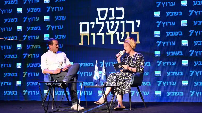 עפרה לקס ויעקב ניצן בכנס בשדרות