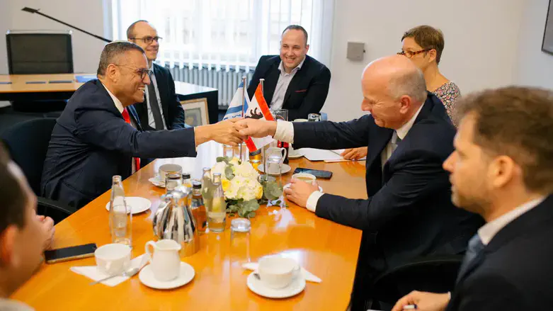 הפגישה בברלין