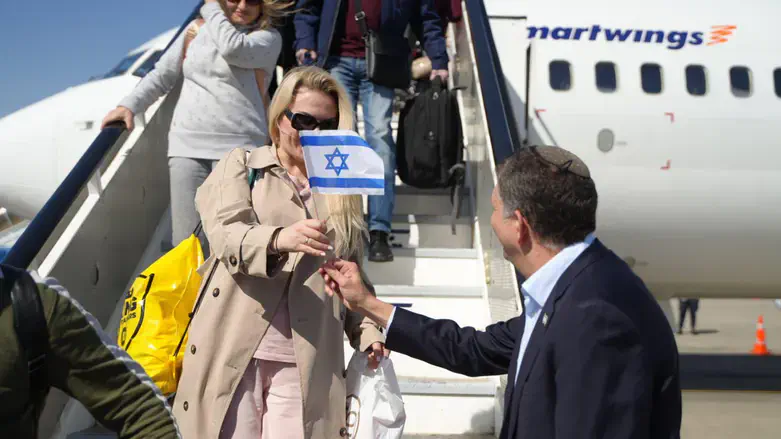 גרונדוורג בקבלת פני עולים