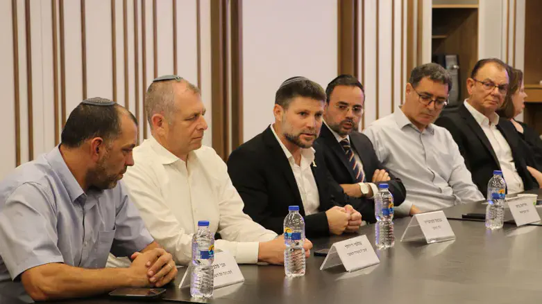 חתימה על ההסכם