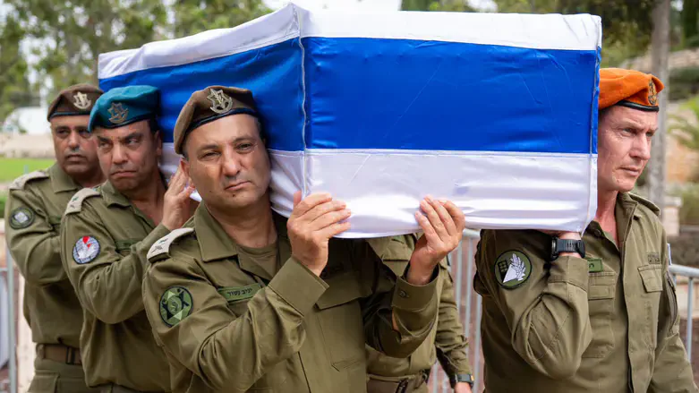 אלוף בדימוס שייקה גביש הובא למנוחות