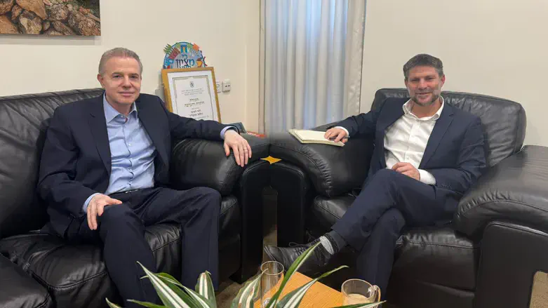 השר סמוטריץ' עם דני נווה