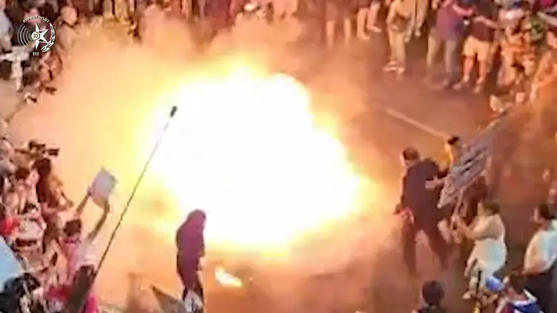 Протестующие разожгли пожар