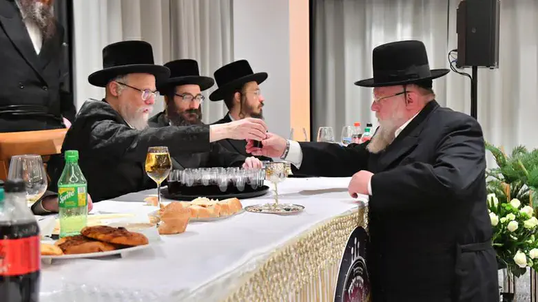 המנוח עם האדמו"ר מסערט ויז'ניץ