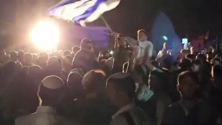 הקפות שניות בחניון רעים