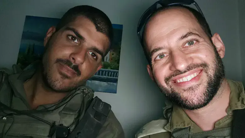 דוידי בן ציון עם אופק שנפצע