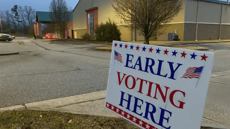 Early voting sign