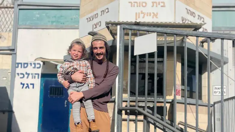 אלחי כרמלי ביציאה מהכלא