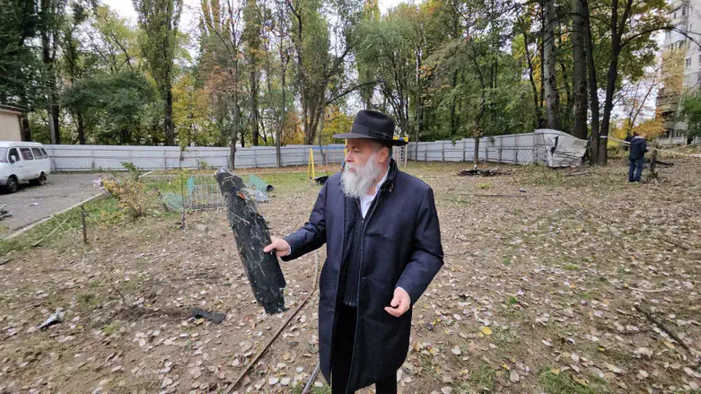 הרב מרקוביץ' עם שאריות של הכטב"ם