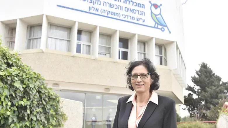 מרב ששון אמויאל