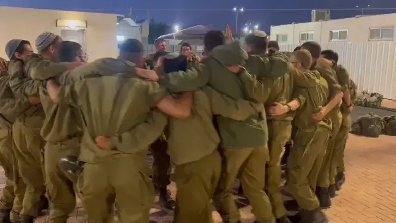 החיילים בריקוד