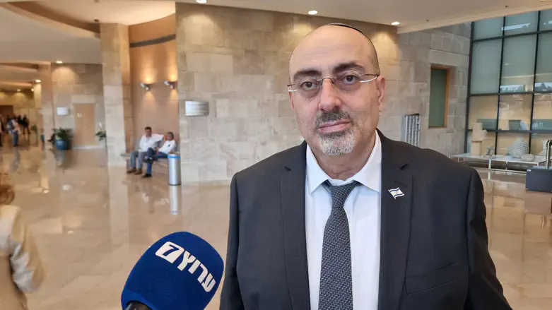 ניסים ואטורי