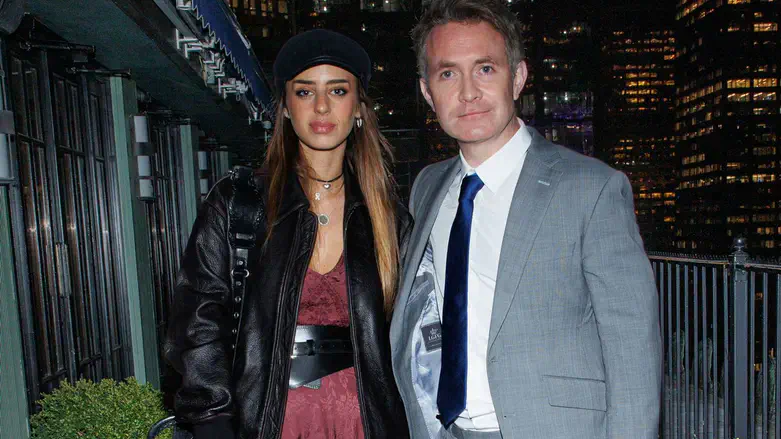 מייה שם עם דאגלס מאריי